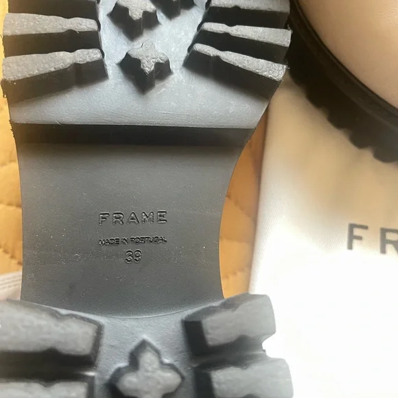 FRAME Chelsea bootie, Ivory/Taupe size 39 - Picture 3 of 3